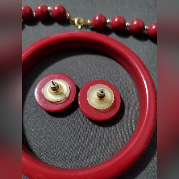 Vintage/Retro, Red Beads Jewelry Set - Item 440 - Picture 4 of 4